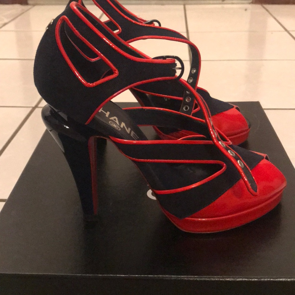 Chanel Navy and Red Heels size 35.5 Brand New Cond - Picture 2 of 8